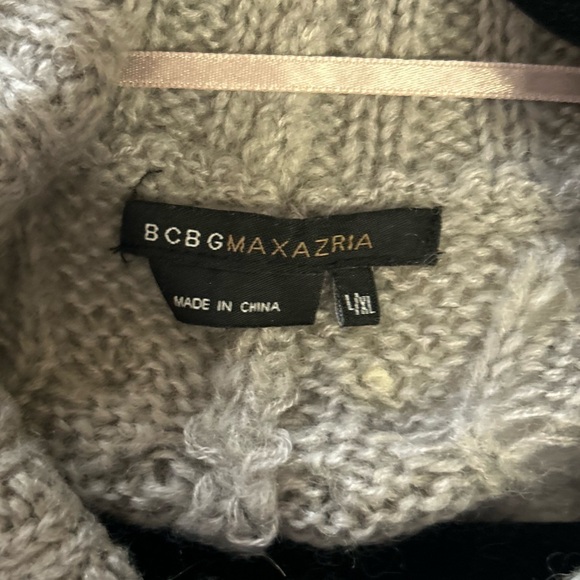 BCBG Max Azaria Wool Blend Oversized Layering Sweater in Gray. Size L/XL. - Picture 4 of 8